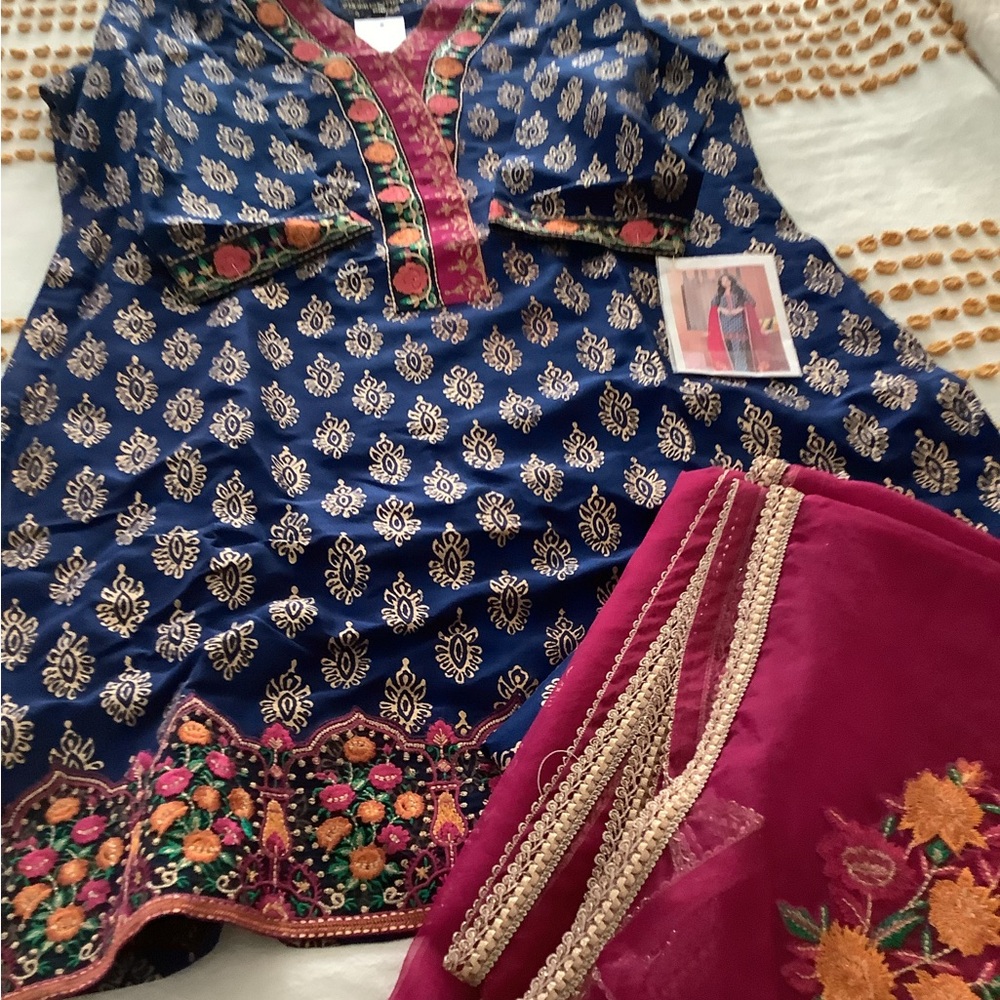 Navy & Fuchsia Embroidered Wedding Salwar Kameez Set - Picture 11 of 14